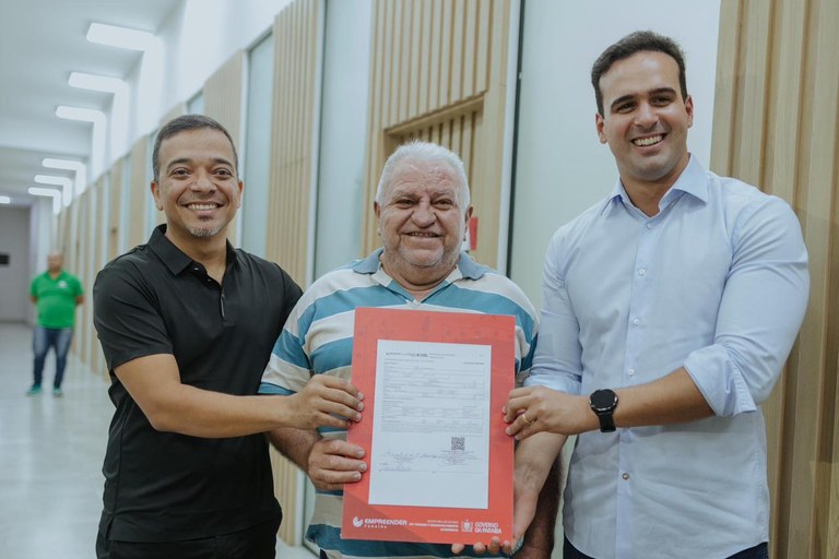 lucas-ribeiro-assina-contratos-do-empreender-pb-e-faz-balanco-do-programa-em-cg