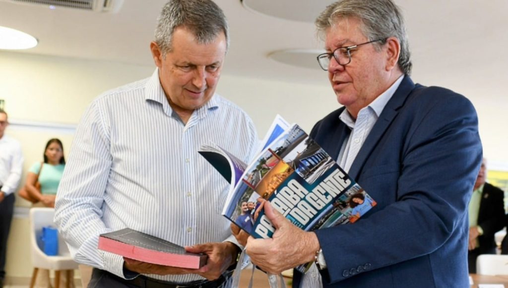 joao-e-exercito-tratam-sobre-parcerias-nas-areas-de-ciencia-e-tecnologia-e-combate-a-estiagem