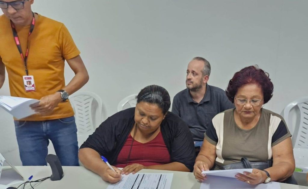familias-da-comunidade-do-‘s’-assinam-contrato-do-programa-compra-assistida