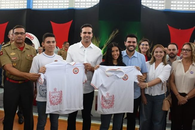 lucas-ribeiro-entrega-kits-escolares-em-cg-e-reforma-de-escola-em-massaranduba