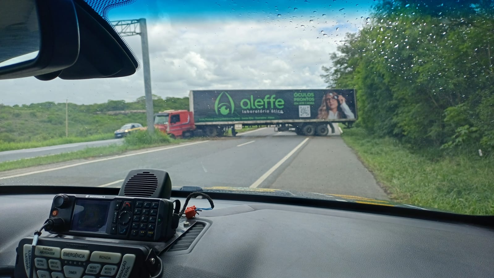 colisao-entre-carretas-bloqueia-br-230-e-causa-congestionamento,-na-pb