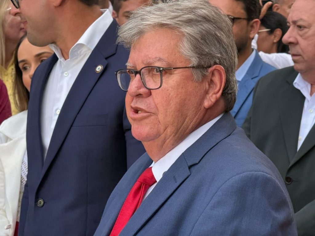 eleicoes-2026:-joao-azevedo-comenta-saida-de-jhony-bezerra-da-base-aliada