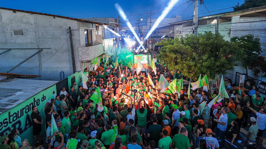 edvaldo-neto-faz-historia-e-leva-milhares-de-pessoas-ao-arrastao-70-no-recanto-do-poco,-em-cabedelo