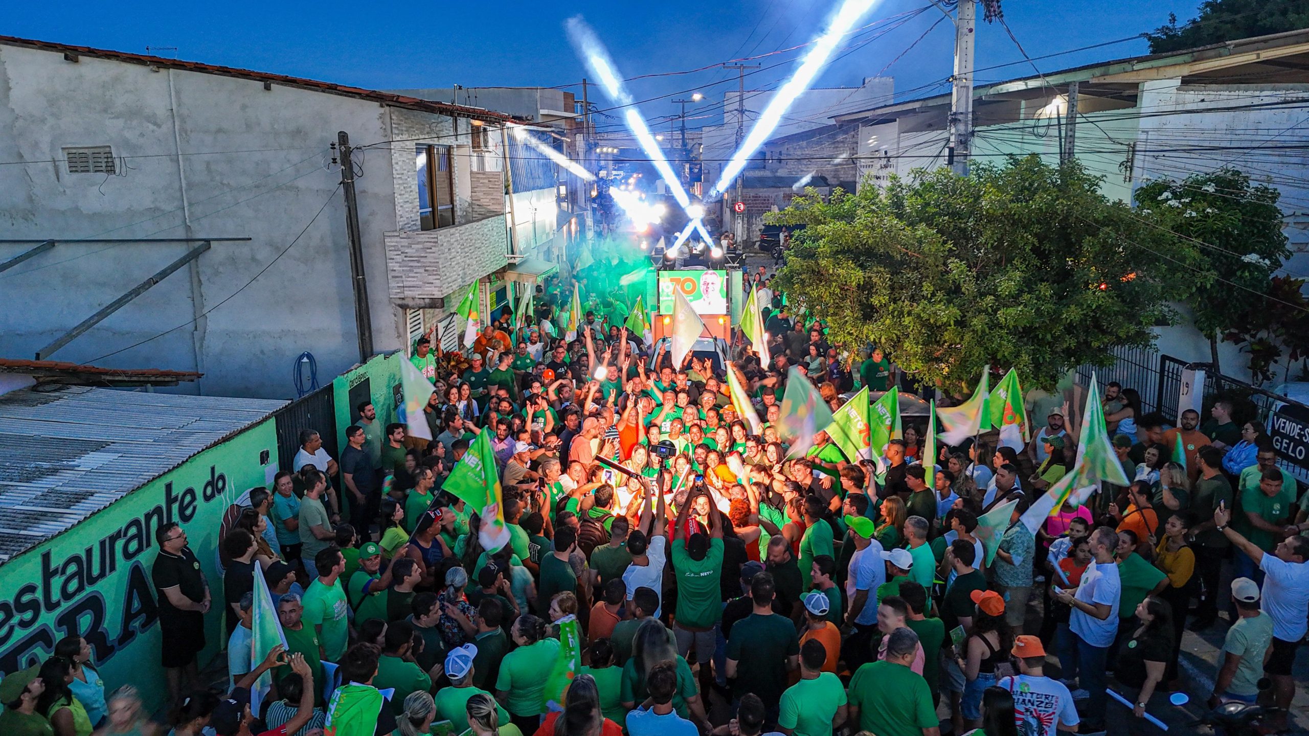 edvaldo-neto-faz-historia-e-leva-milhares-de-pessoas-ao-arrastao-70-no-recanto-do-poco,-em-cabedelo