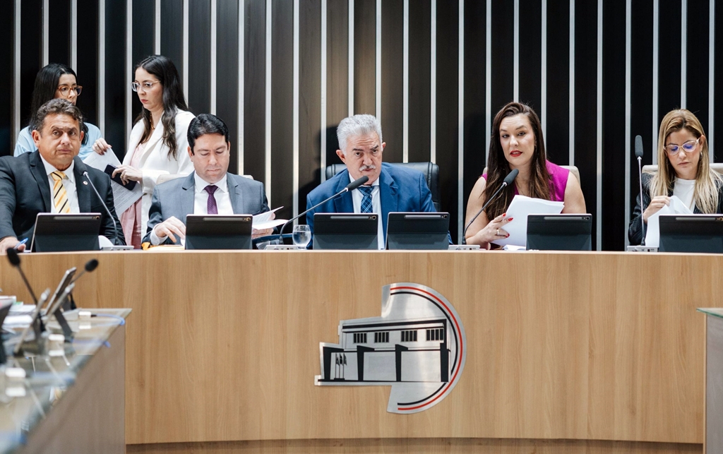 ccj-da-assembleia-aprova-inscricoes-de-taciano-e-deusdete-para-tce-pb