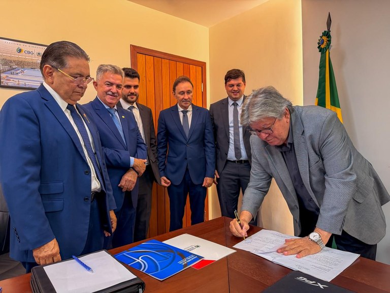 tce:-joao-azevedo-recebe-indicacoes-da-alpb-para-nomeacao-de-novos-conselheiros