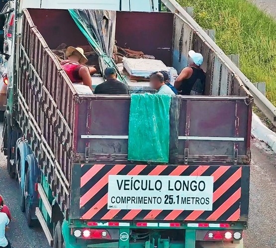 prf-flagra-transporte-irregular-de-passageiros-em-compartimento-de-carga,-na-pb