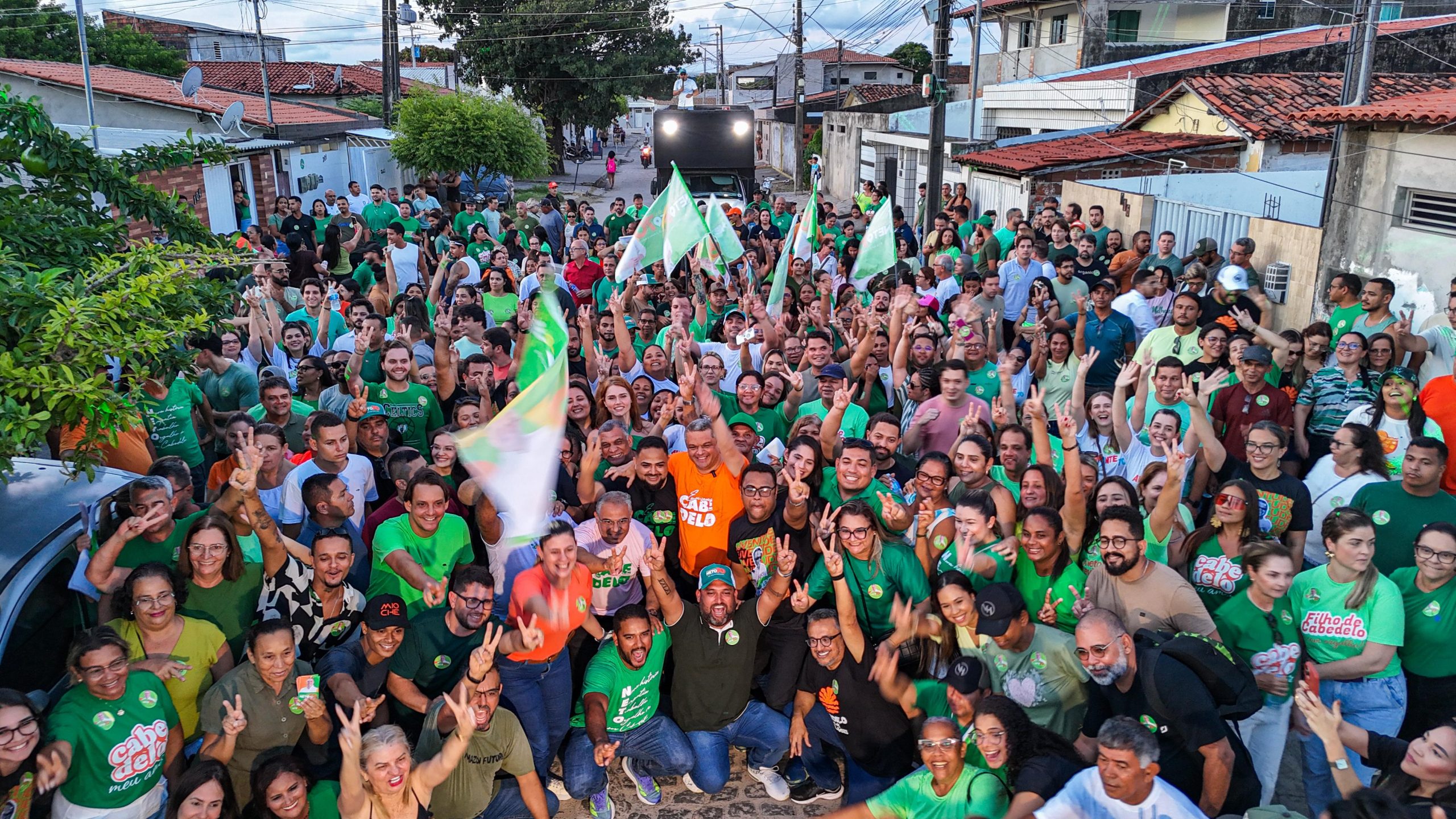 edvaldo-neto-reune-multidao-em-grande-caminhada-nos-bairros-de-camalau-e-jardim-brasilia