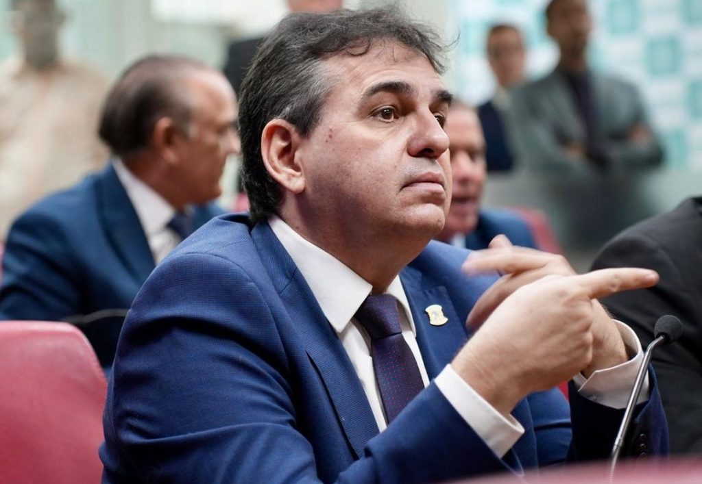 fabio-carneiro-cobra-a-prefeitura-de-jp-entrega-imediata-de-fardamento-escolar