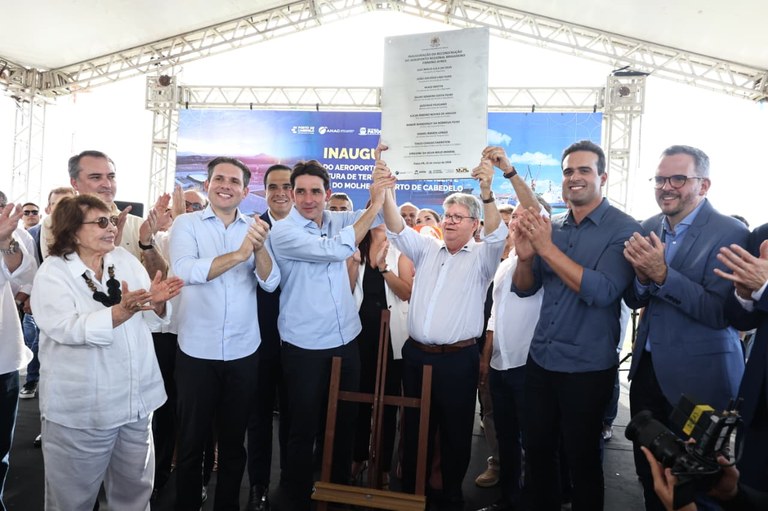 joao-azevedo-e-ministro-entregam-aeroporto-de-patos-e-asseguram-desenvolvimento-no-sertao