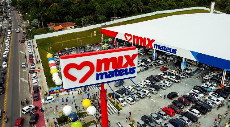 video:-cliente-denuncia-produtos-estragados-no-mix-mateus,-em-joao-pessoa