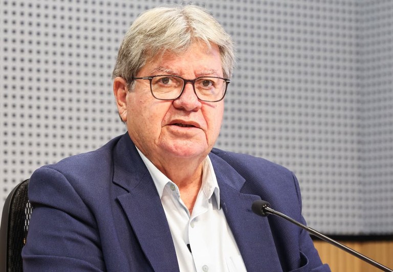 joao-azevedo-anuncia-licitacao-para-construcao-do-sistema-adutor-de-catole-do-rocha