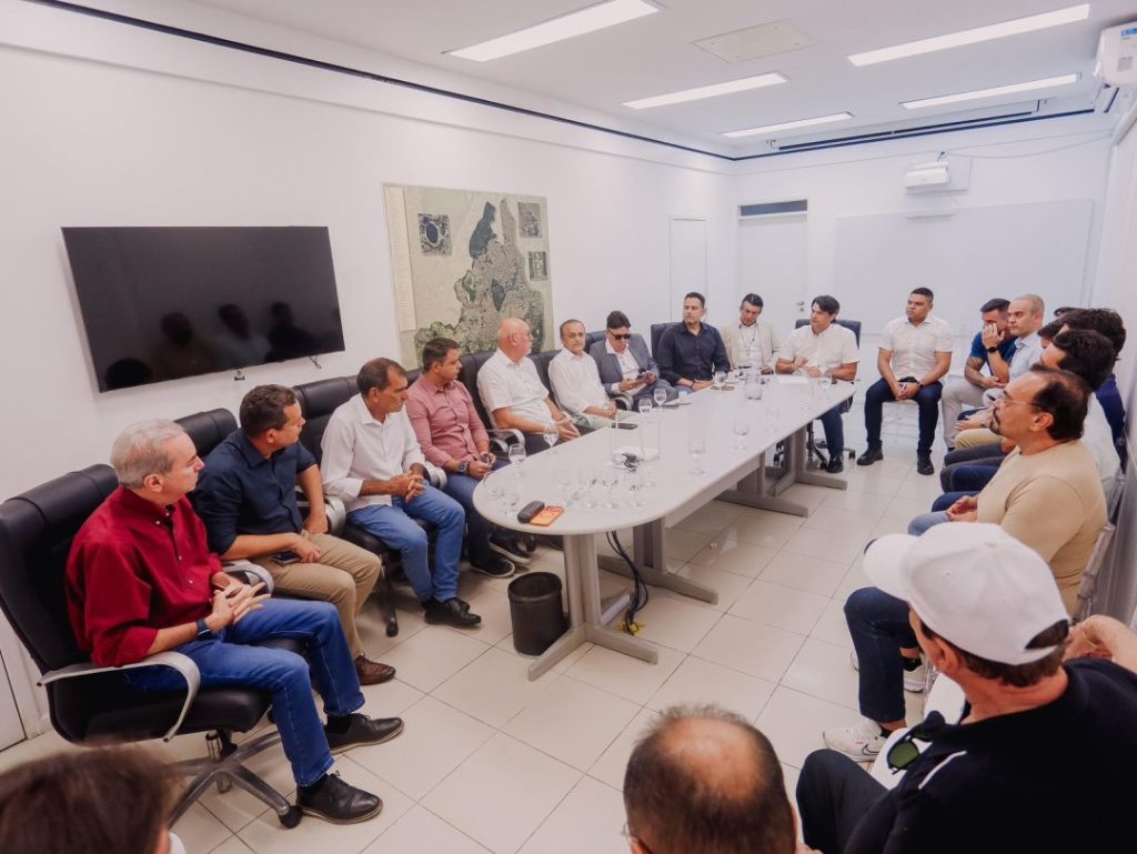 em-reuniao-com-vereadores,-leo-bezerra-fortalece-dialogo-com-legislativo