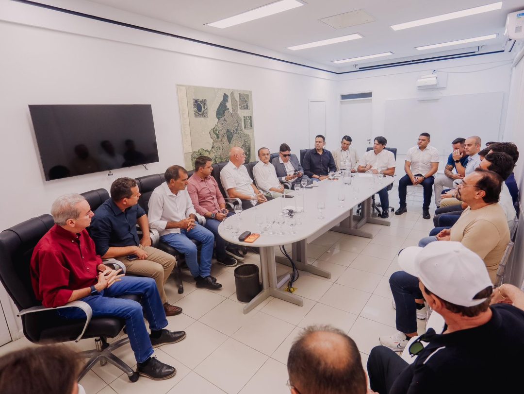 em-reuniao-com-vereadores,-leo-bezerra-fortalece-dialogo-com-legislativo