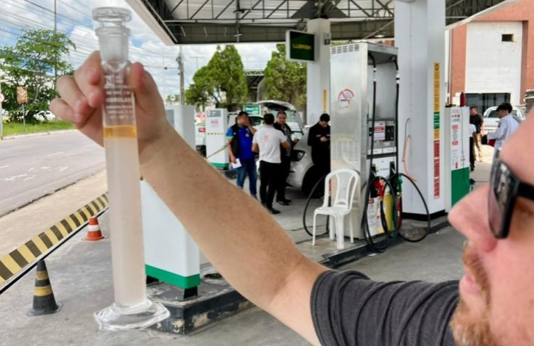 posto-e-interditado-por-venda-de-gasolina-“batizada”,-em-joao-pessoa