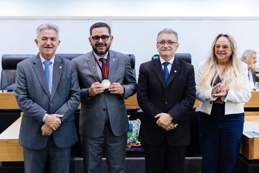 presidente-da-cagepa,-marcus-vinicius-recebe-a-maior-honraria-da-alpb