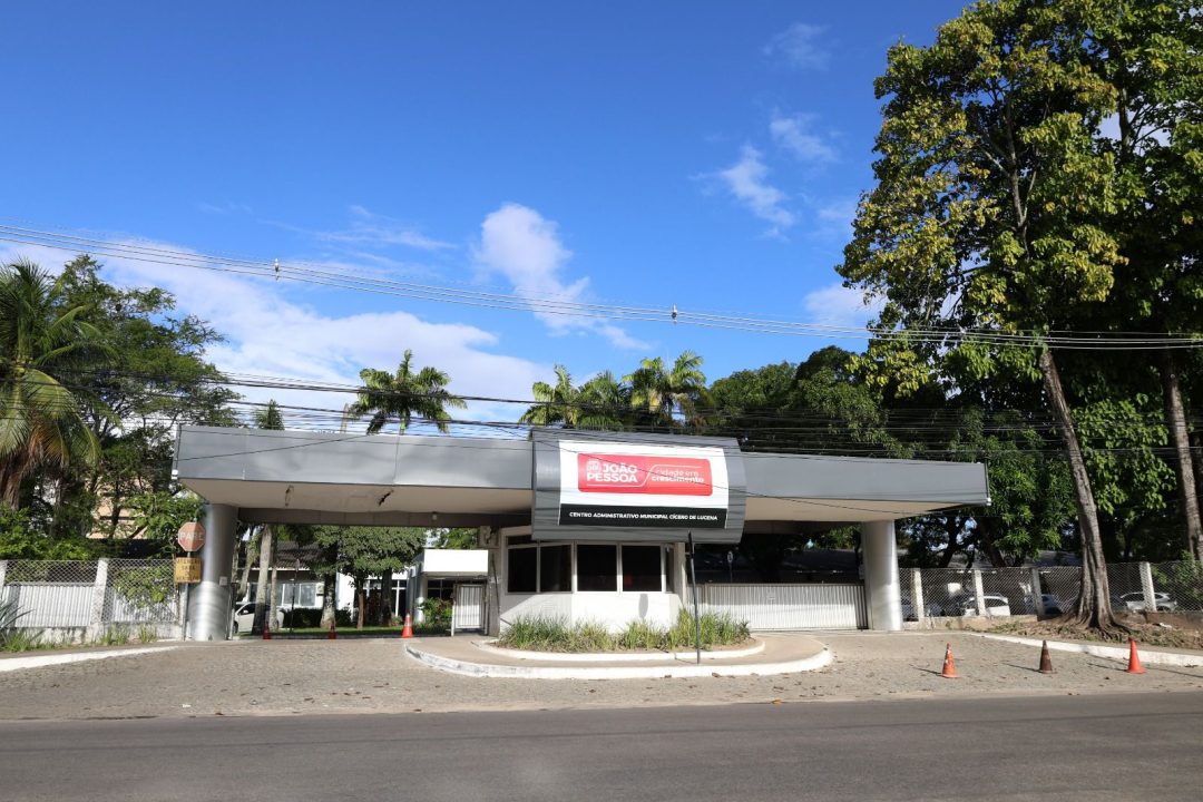 leo-bezerra-decreta-expediente-facultativo-na-proxima-segunda-feira