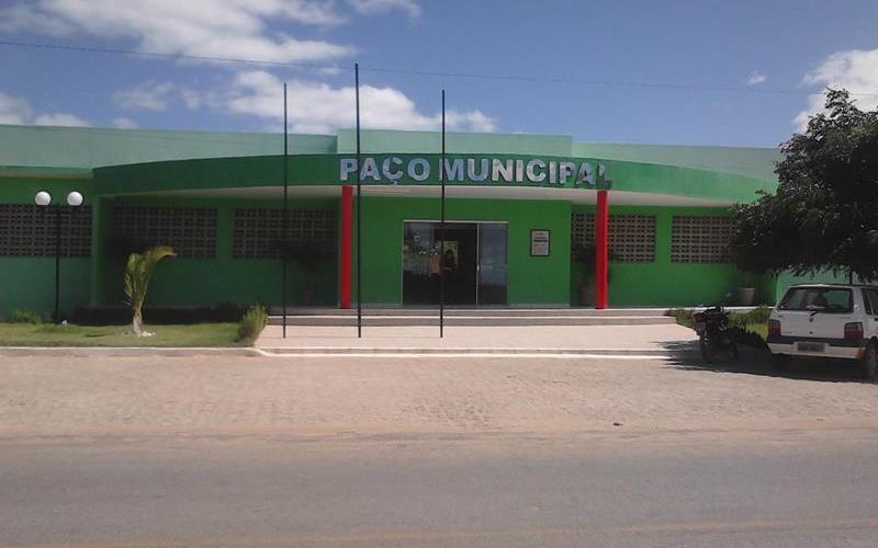 prefeito-tem-15-dias-para-explicar-se-outdoor-com-promocao-pessoal-foi-pago-com-dinheiro-publico,-na-pb