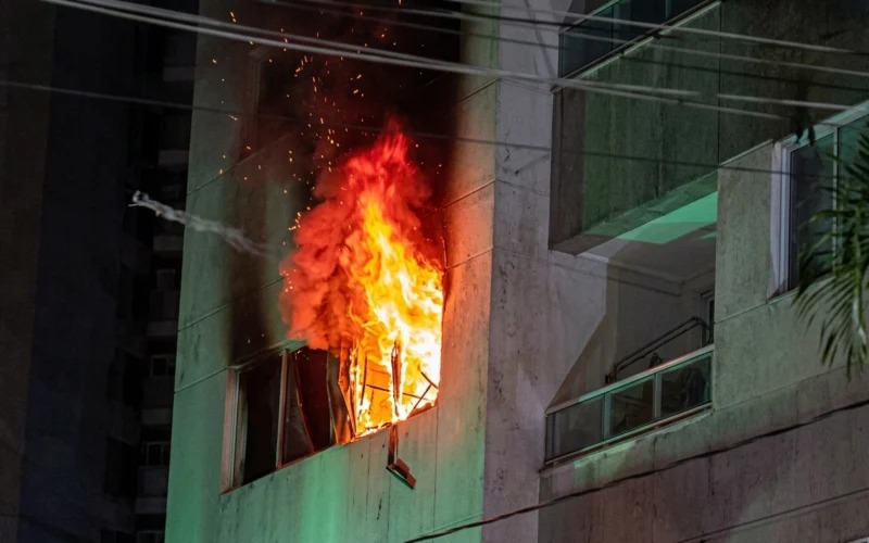 incendio-atinge-apartamento-em-manaira;-idosos-sao-resgatados