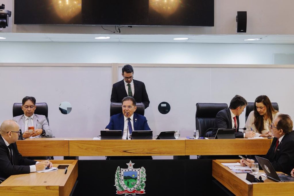 alpb-aprova-homenagem-a-shaolin,-prioridade-para-exames-e-medidas-contra-burnout