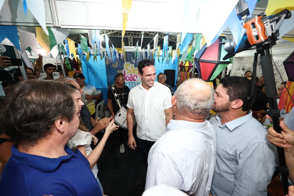 lucas-ribeiro-participa-de-encerramento-da-2a-expo-patos-e-anuncia-convenio-em-sao-bentinho