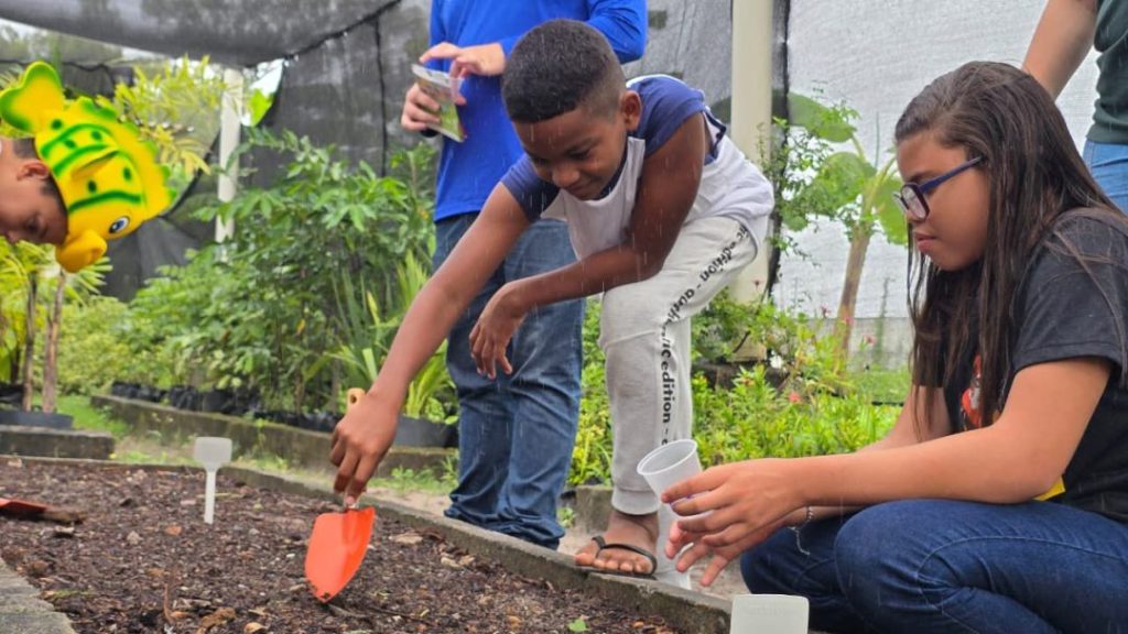 construtora-a2r2-apoia-campanha-“amigo-das-arvores-e-da-natureza”-em-cabedelo