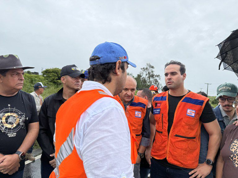 lucas-ribeiro-coordena-pessoalmente-acoes-no-vale-do-paraiba-apos-fortes-chuvas