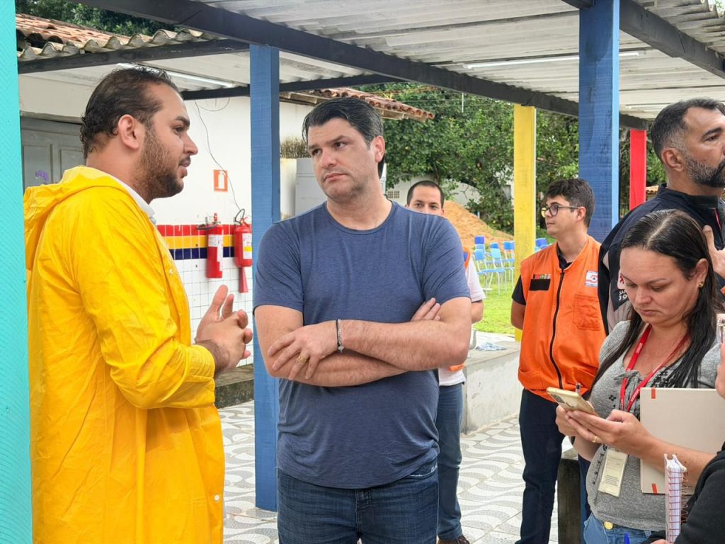familias-ficam-desalojadas-com-fortes-chuvas-e-leo-bezerra-coordena-abrigo-em-escola-de-jp