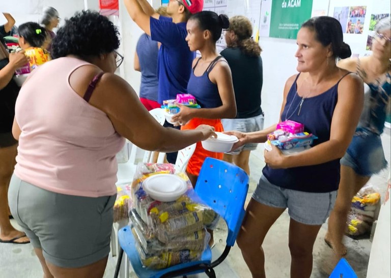 governo-entrega-agua-e-cestas-basicas-nas-comunidades-atingidas-pelas-chuvas-em-jp 
