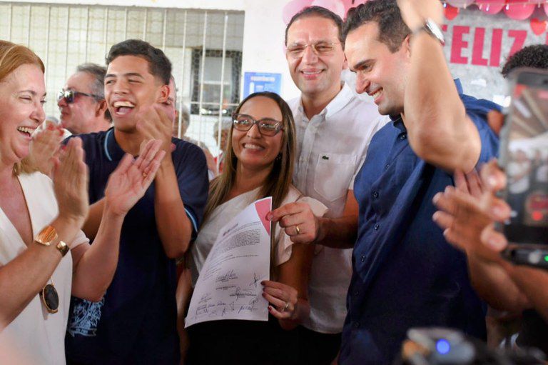 lucas-ribeiro-anuncia-estadualizacao-de-estrada-em-conceicao-e-autoriza-investimentos-em-ibiara