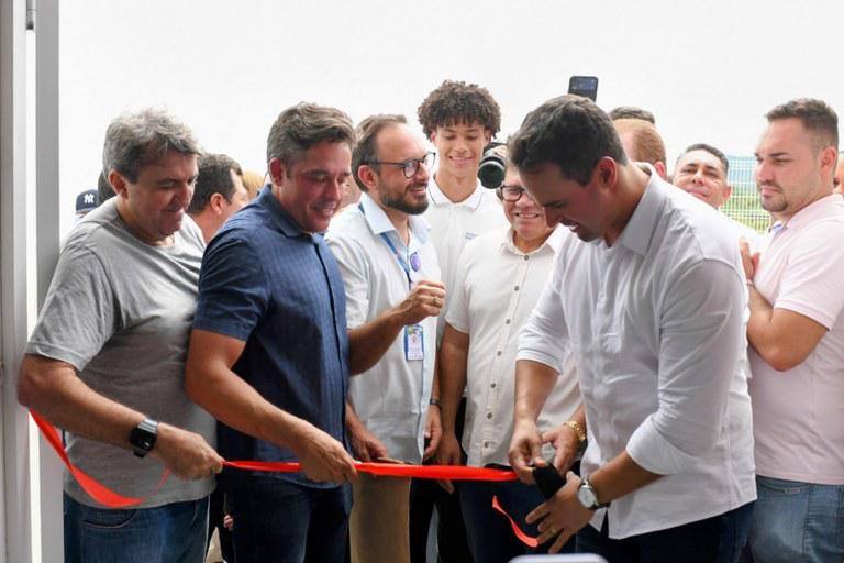 lucas-ribeiro-entrega-escola-reformada,-visita-obra-e-fortalece-cadeia-produtiva-do-mel-no-sertao
