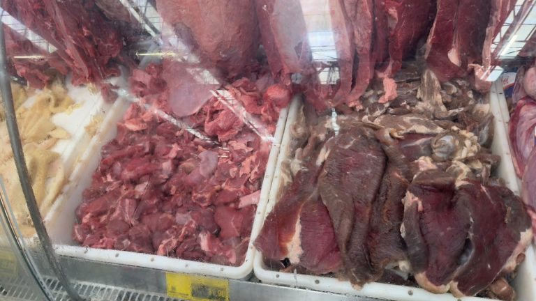 fiscalizacao-apreende-mais-de-750-kg-de-carne-em-supermercado-de-joao-pessoa