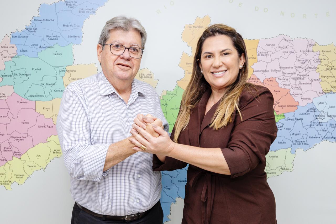 prefeita-de-cajazeiras-e-prefeito-de-pedra-lavrada-declaram-apoio-a-joao-azevedo