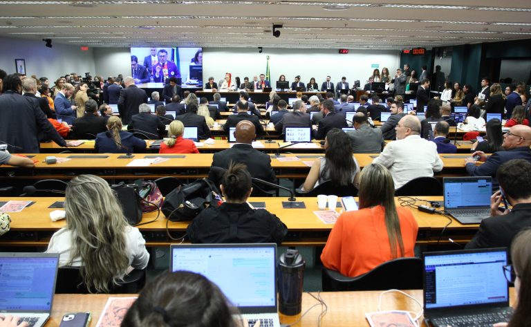 comissao-especial-da-camara-discute-parecer-sobre-o-fim-da-escala-6×1