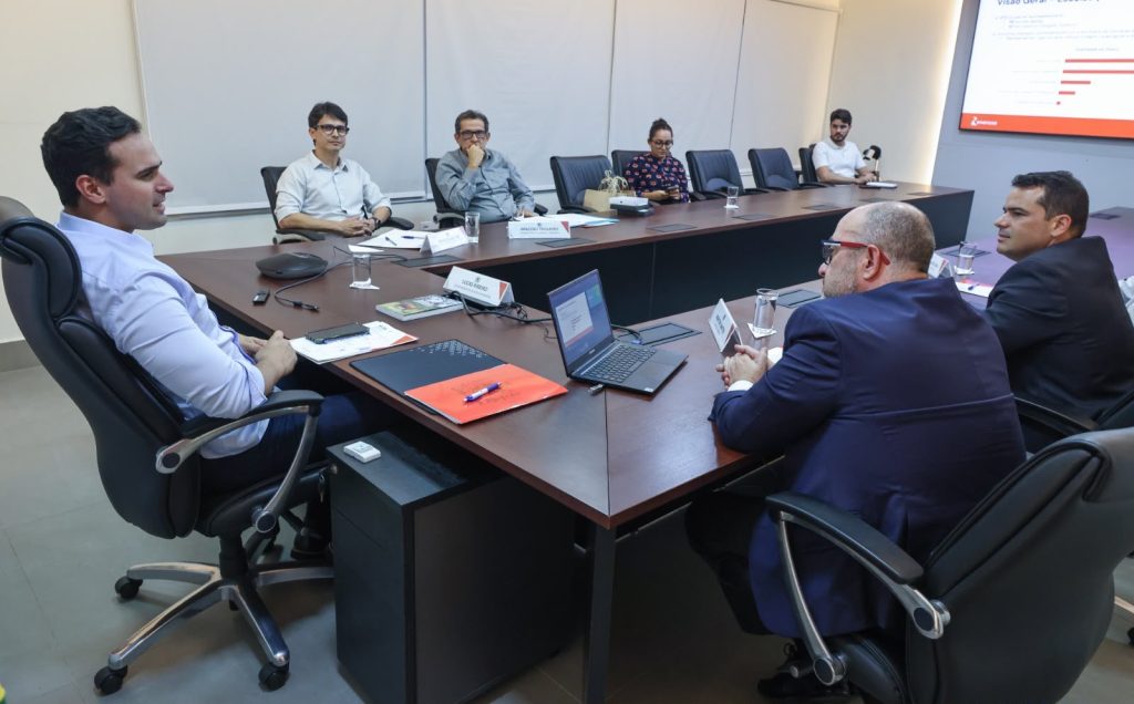 lucas-ribeiro-recebe-diretoria-da-energisa-e-firma-novas-acoes-de-eficiencia-energetica-na-pb