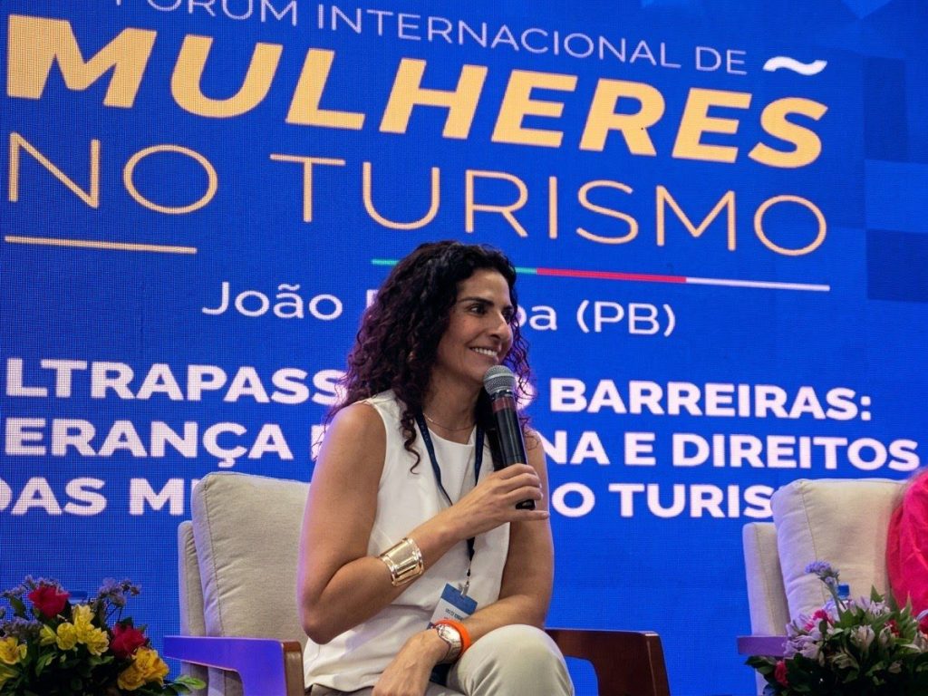 lizete-ribeiro-destaca-lideranca-pelo-exemplo-e-diversidade-no-forum-internacional-de-mulheres-no-turismo,-em-joao-pessoa