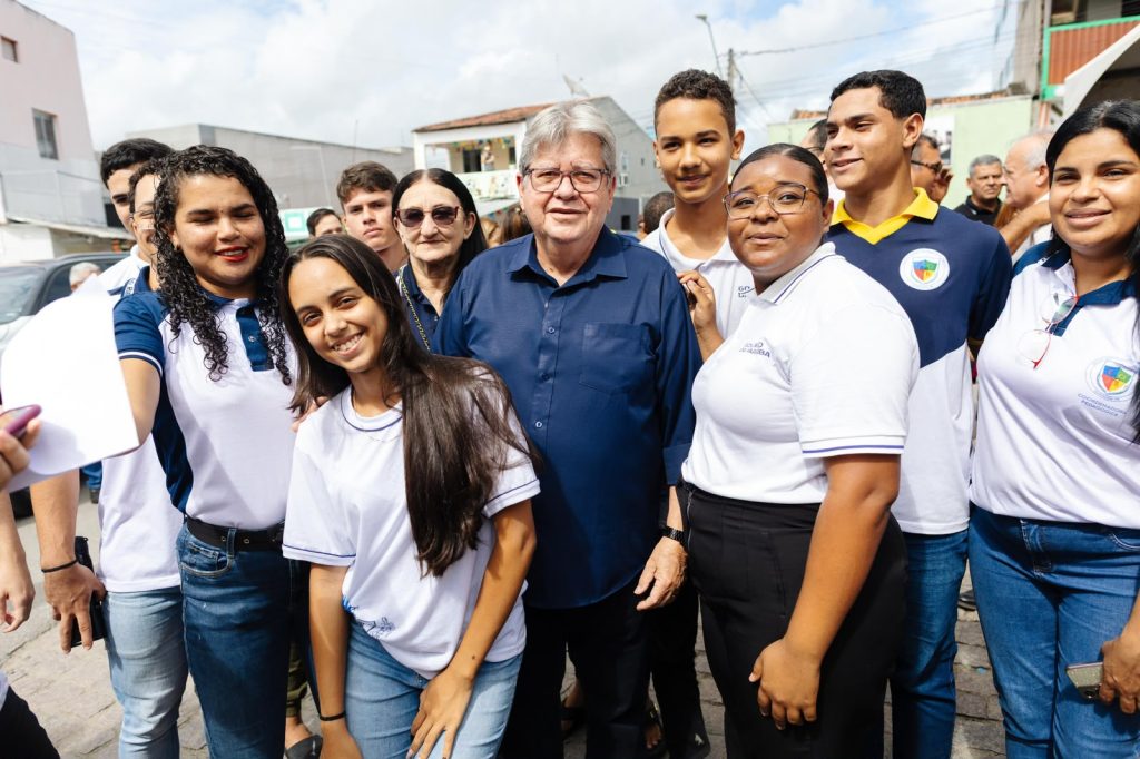 no-brejo,-joao-azevedo-reune-liderancas-e-recebe-apoio-popular