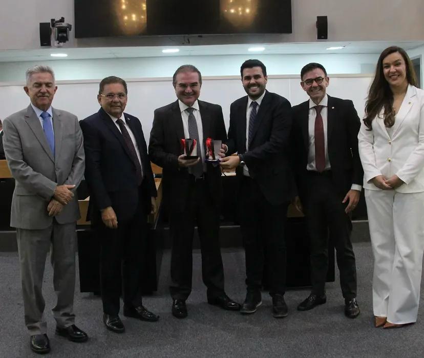 alpb-homenageia-advogado-solon-benevides-com-medalhas-epitacio-pessoa-e-tarcisio-de-miranda-burity