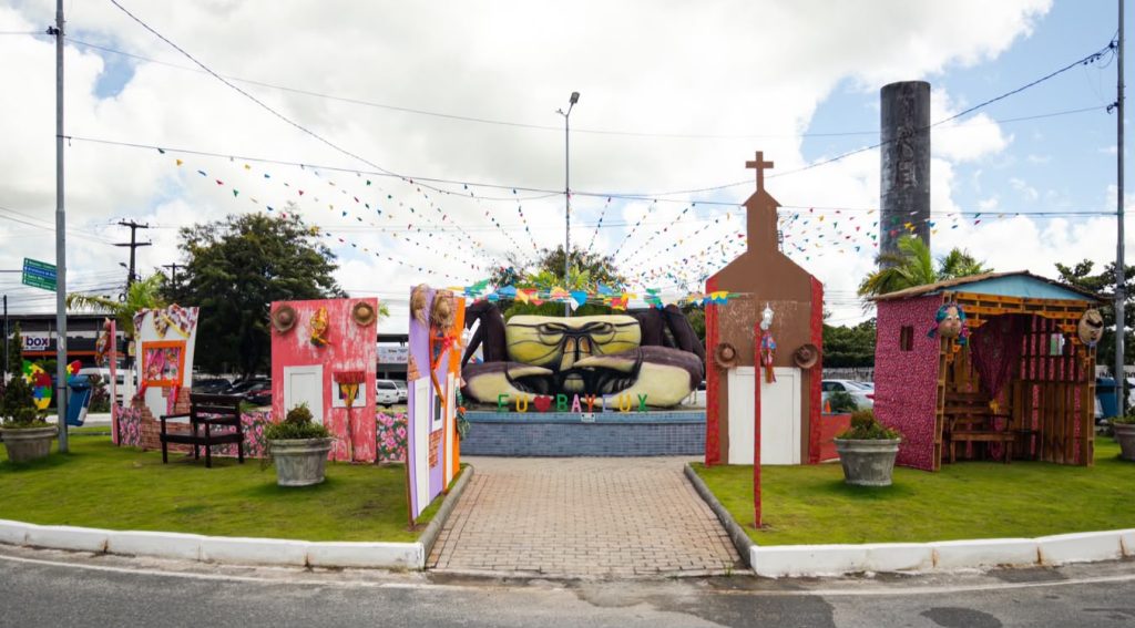 cantinho-do-amor-transforma-praca-em-ponto-de-encontro-no-dia-dos-namorados-em-bayeux