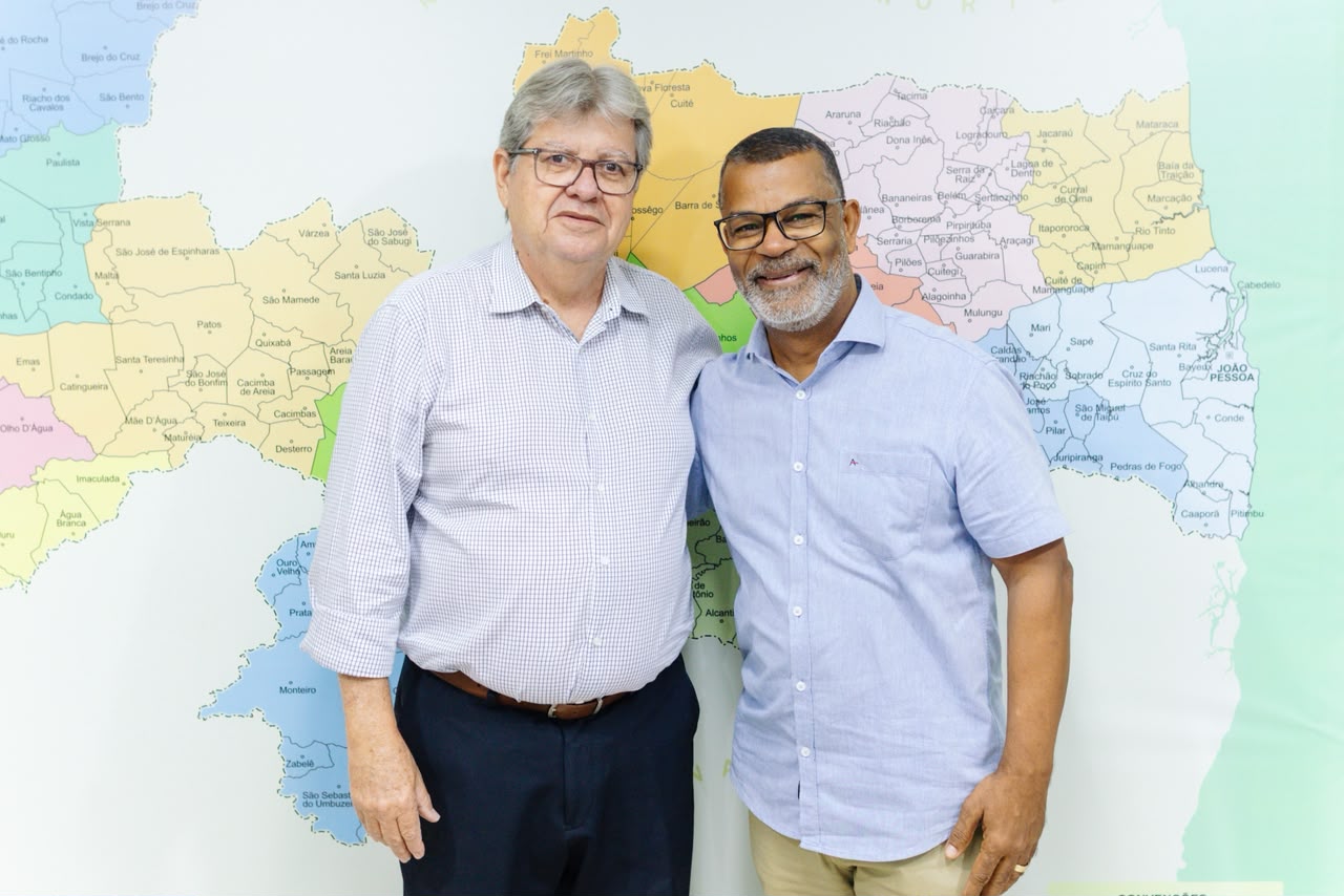 joao-azevedo-recebe-apoio-do-pre-candidato-a-deputado-estadual-bispo-jose-luiz