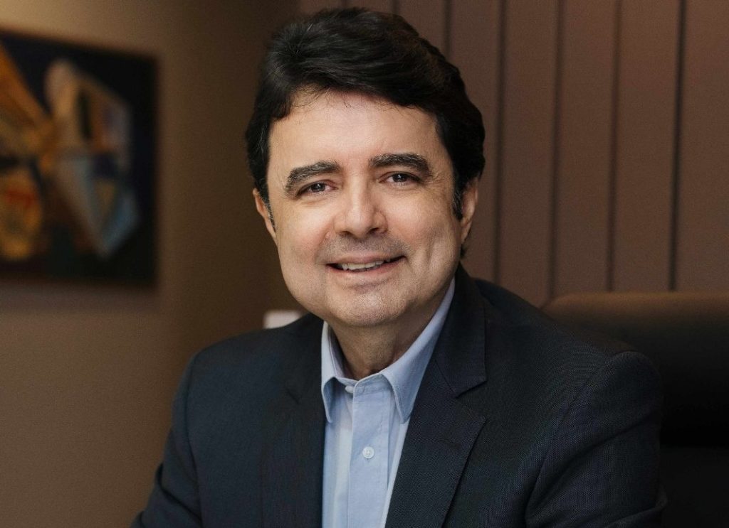 referencia-nacional-em-ia-aplicada-a-saude,-glaucio-nobrega-lanca-livro-sobre-inteligencia-artificial-na-gastroenterologia