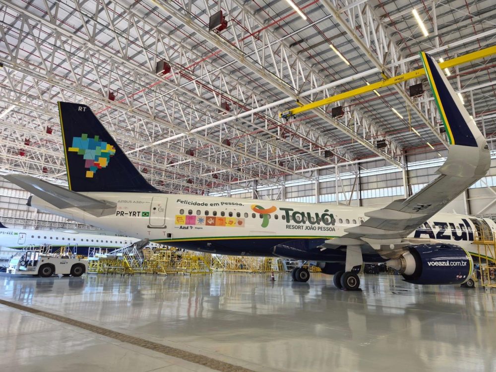 azul-viagens-celebra-parceria-com-o-taua-resort-joao-pessoa-com-aeronave-tematica