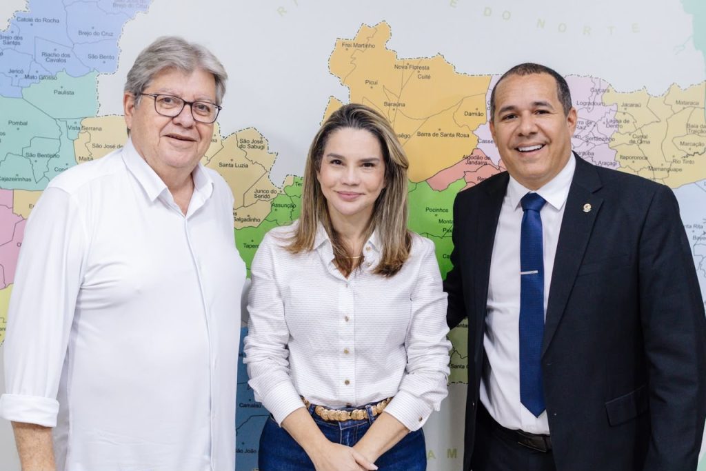 joao-azevedo-recebe-apoios-no-conde,-alhandra-e-pitimbu-ao-senado