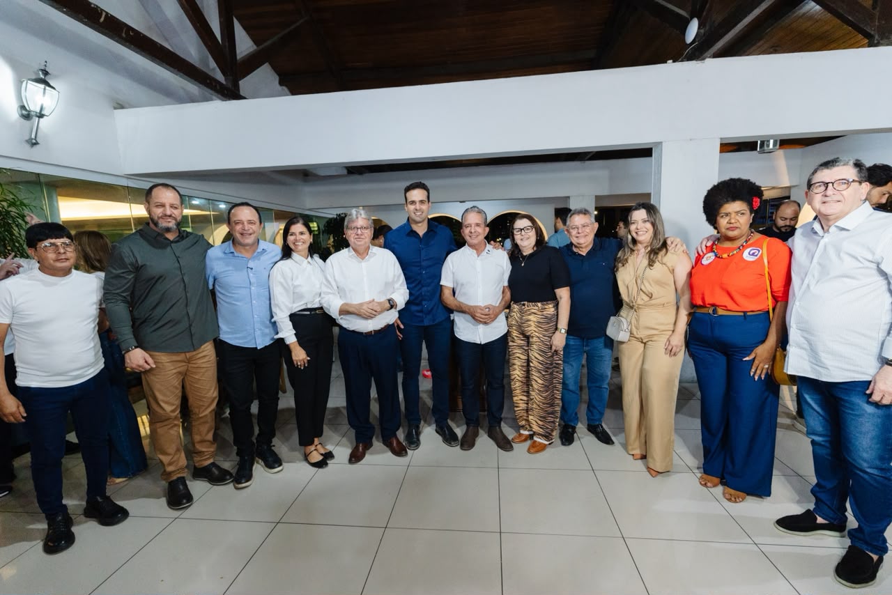 joao-azevedo-fortalece-pre-candidatura-ao-senado-em-cg-com-apoio-de-10-vereadores