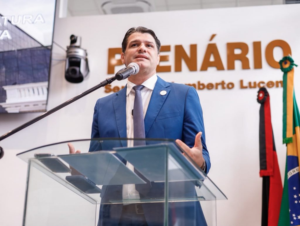 leo-bezerra-reforca-parceria-com-a-cmjp-na-abertura-dos-trabalhos-legislativos