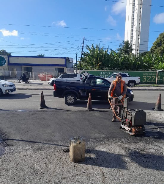 seinfra-realiza-servicos-de-tapa-buraco-em-quase-50-bairros-de-jp