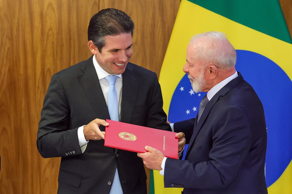 hugo-motta-declara-apoio-a-reeleicao-de-lula:-“o-melhor-para-o-pais”