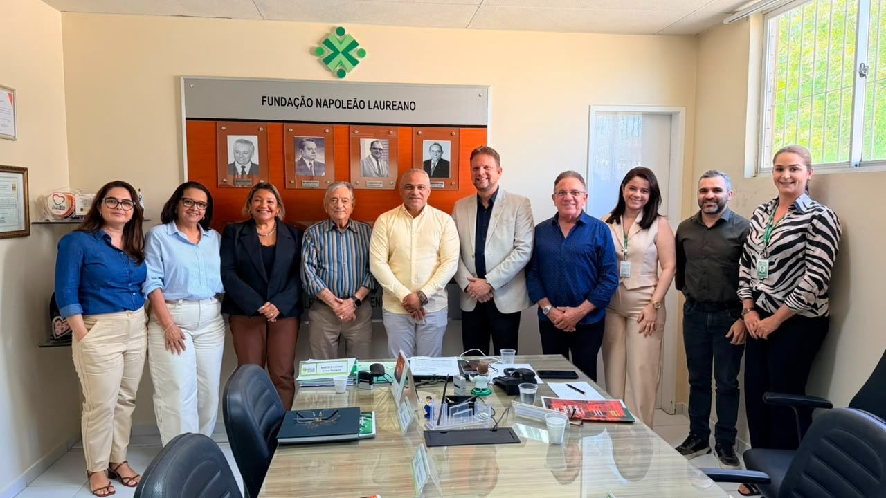 prefeito-de-cabedelo-firma-convenio-com-laureano-para-ampliar-atendimento-oncologico