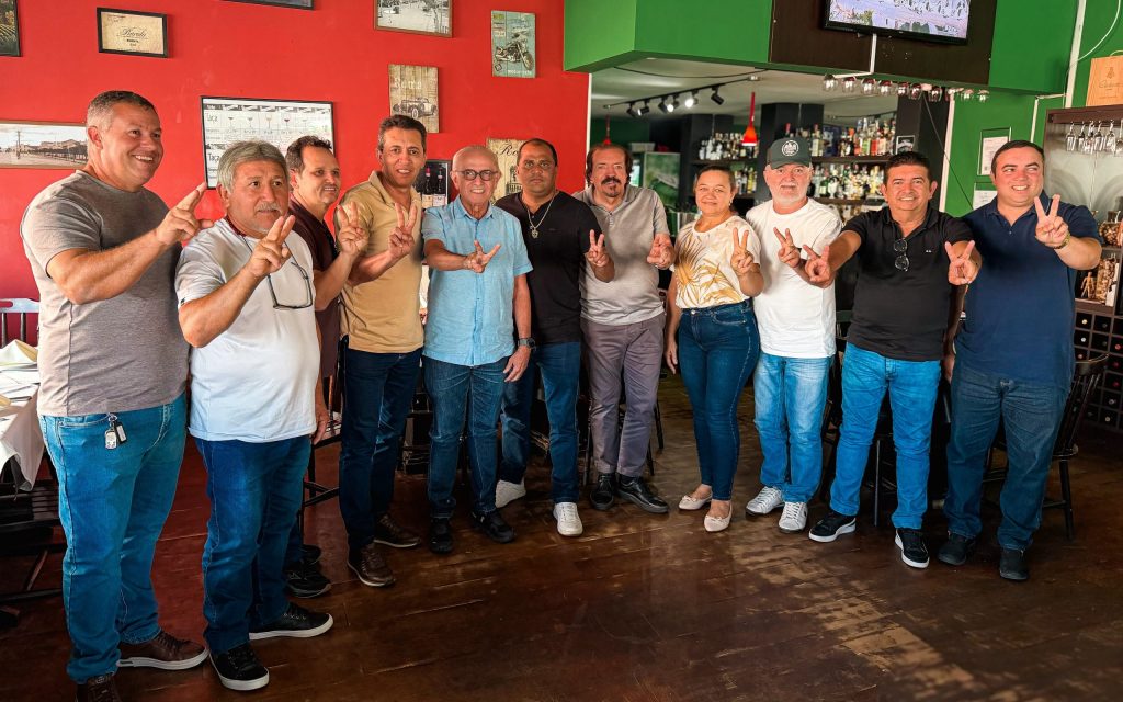 cicero-recebe-apoio-do-ex-prefeito,-ex-vice-prefeito-e-vereadores-de-agua-branca