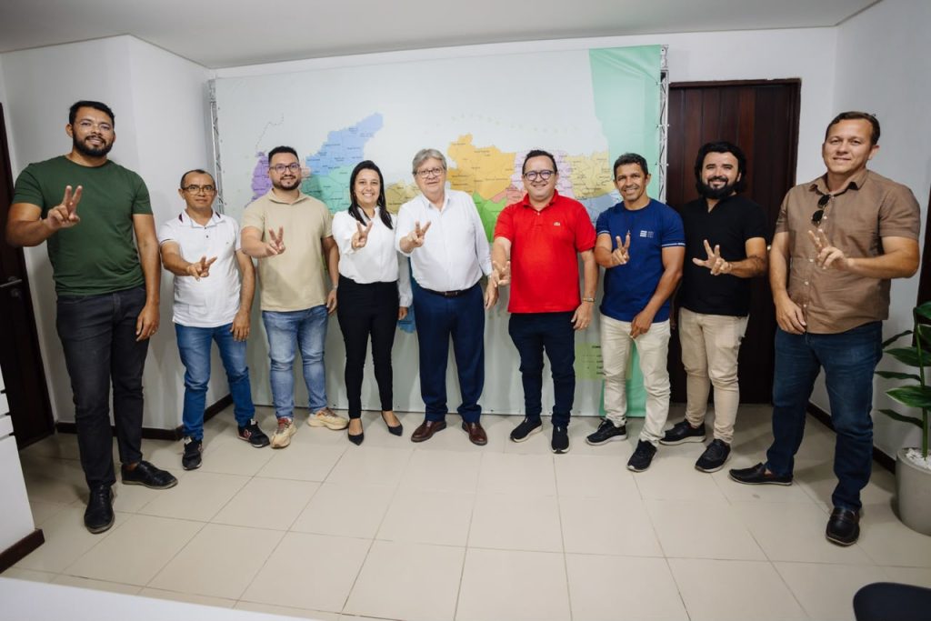 senado:-ex-prefeito-do-mdb-e-vereadores-de-jacarau-declaram-apoio-a-joao-azevedo